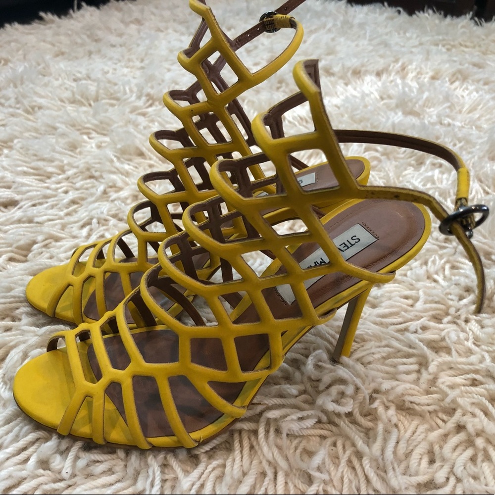 Steve Madden Yellow Heels/Sandals Size 8
